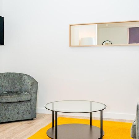 Central Serviced Apartments - 2 Bedroom - Walk Away From City Centre & Universities - Sleeps 4 - 3 X Double Beds - Smart Tvs In All Rooms - Short Term Stays Welcome - Walk Away From Train & Bus Station - Preferred Location For Short Stay In Dundee Kültér fotó
