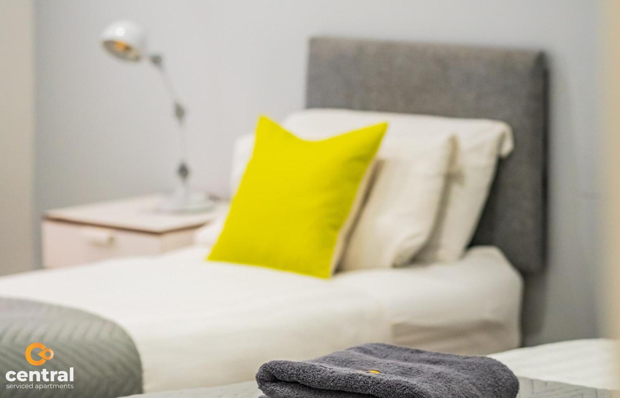 Central Serviced Apartments - 2 Bedroom - Walk Away From City Centre & Universities - Sleeps 4 - 3 X Double Beds - Smart Tvs In All Rooms - Short Term Stays Welcome - Walk Away From Train & Bus Station - Preferred Location For Short Stay In Dundee Kültér fotó