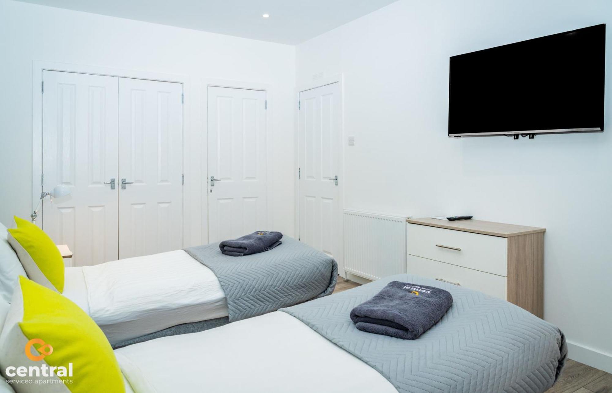 Central Serviced Apartments - 2 Bedroom - Walk Away From City Centre & Universities - Sleeps 4 - 3 X Double Beds - Smart Tvs In All Rooms - Short Term Stays Welcome - Walk Away From Train & Bus Station - Preferred Location For Short Stay In Dundee Kültér fotó