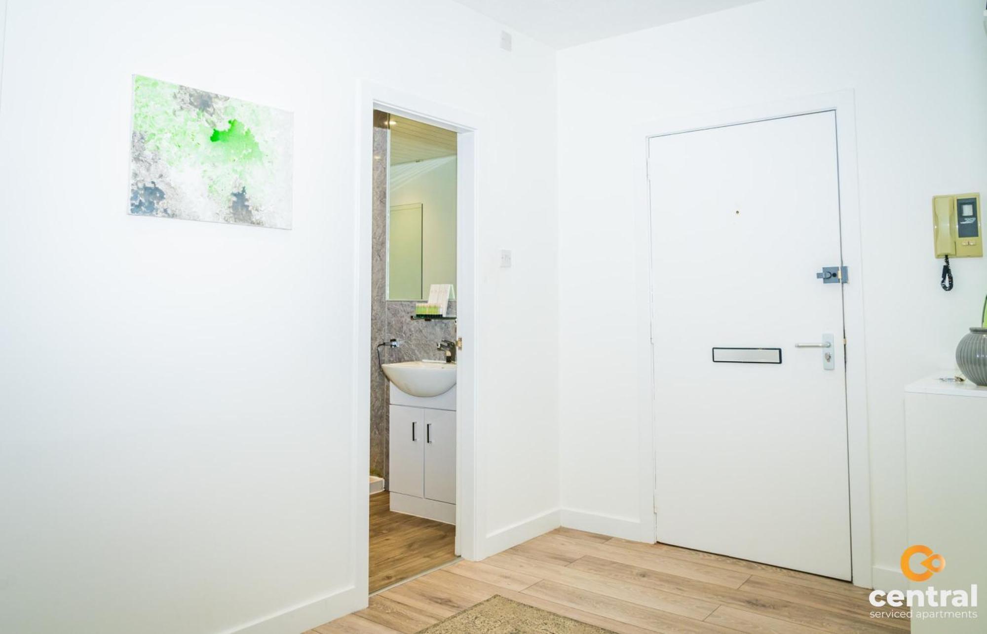 Central Serviced Apartments - 2 Bedroom - Walk Away From City Centre & Universities - Sleeps 4 - 3 X Double Beds - Smart Tvs In All Rooms - Short Term Stays Welcome - Walk Away From Train & Bus Station - Preferred Location For Short Stay In Dundee Kültér fotó